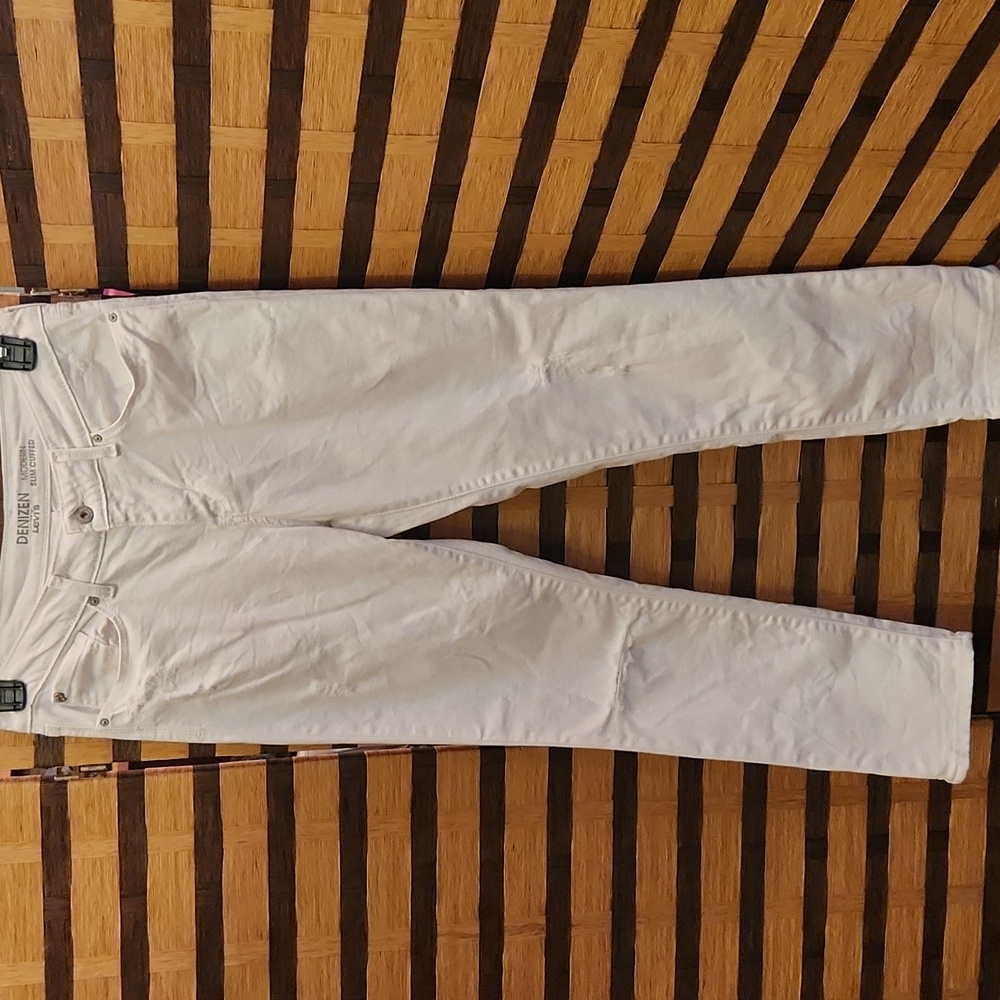 Levi denizen destroyed ankle jeans